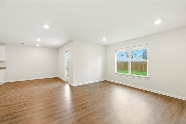 Building Photo - 18 E Sycamore Trl