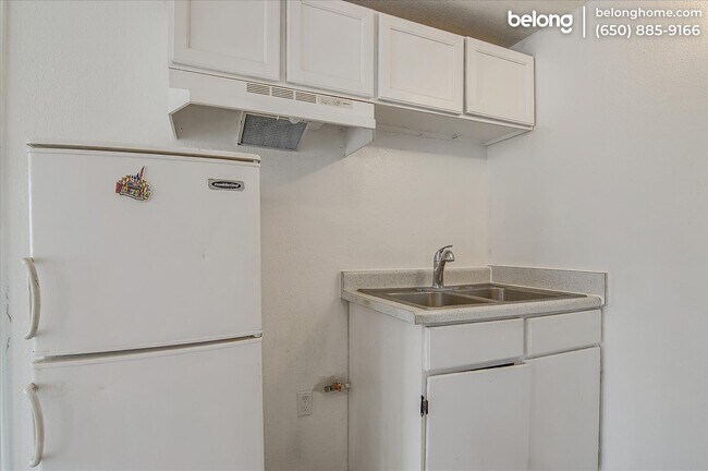 Building Photo - 6513 Corbin Ave