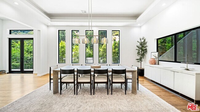 Building Photo - 1846 N Franklin Canyon Dr