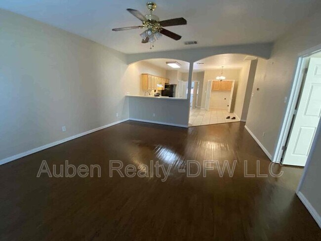 Building Photo - 300 E Main St