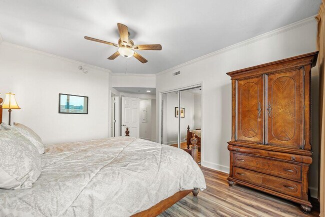 Building Photo - 1524 W Beach Blvd