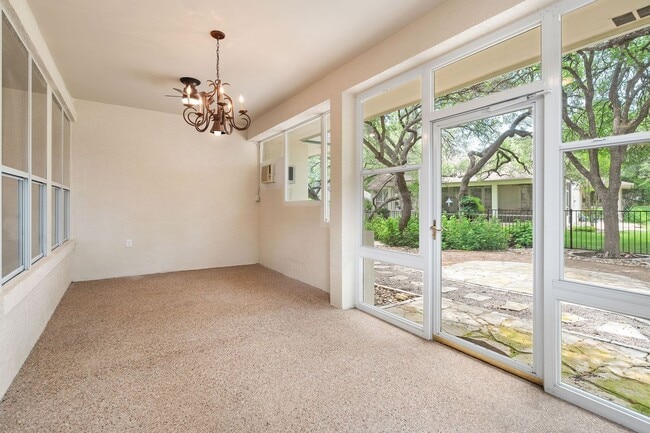 Building Photo - 104 Bronco Cir