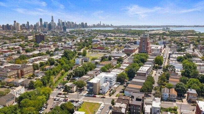 Building Photo - 306 Bergen Ave