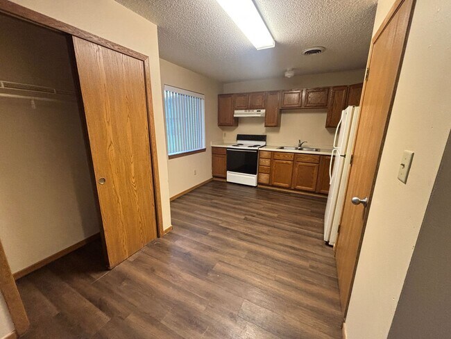 Building Photo - 2 Bd/1 bath Lower Unit at the Driftless Apartments