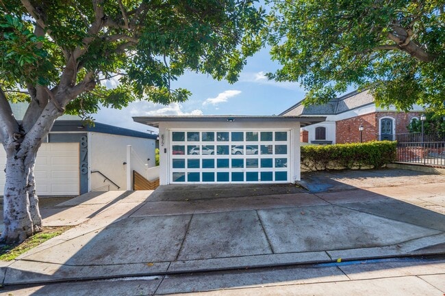 Building Photo - Private and Comfy Manhattan Beach Home