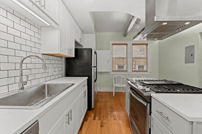Building Photo - 526 Pershing Ave