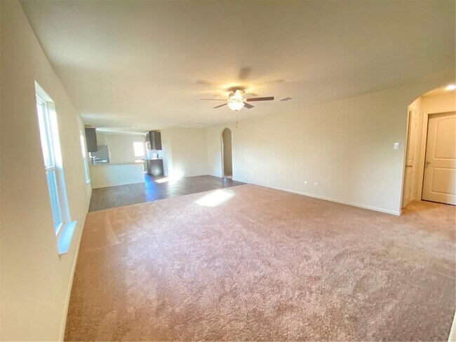 Building Photo - 401 Hyacinth Way