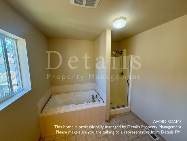 Building Photo - Large 3+ Bedroom Home in Port Orchard w/New Carpet & Paint