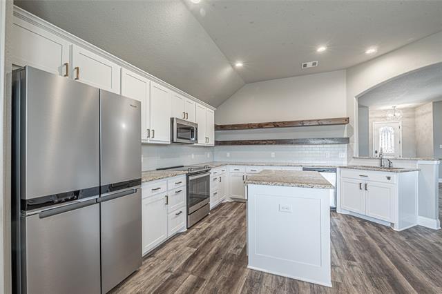 Building Photo - 325 Paloma St