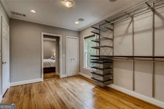 Building Photo - 3182 Clairwood Terrace