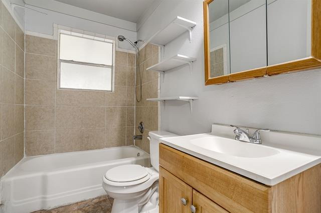 Building Photo - 109 NE Cindy Ln