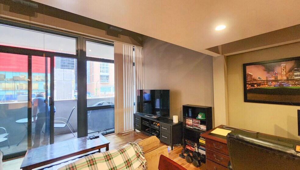 Building Photo - 211 E Ohio St