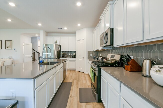 Building Photo - 9405 Vis Fls Trce