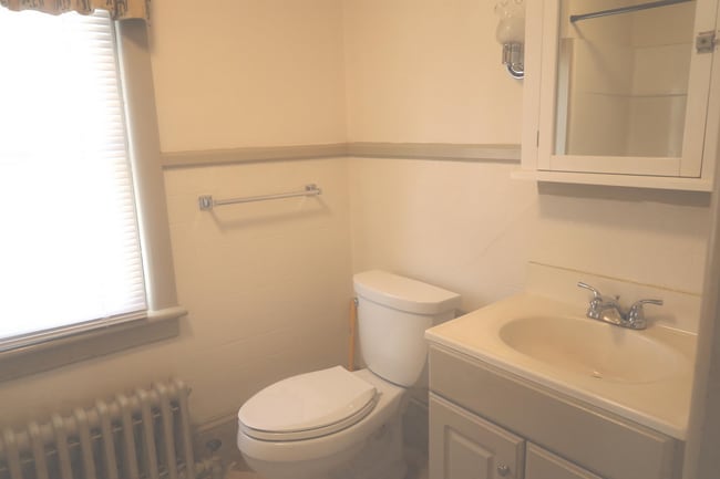 Building Photo - 11026 Roessner Ave