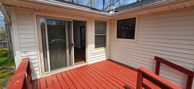 Building Photo - Location, Location, Location! This 3 bedroom / 2 bath is located within walking distance to Druid...