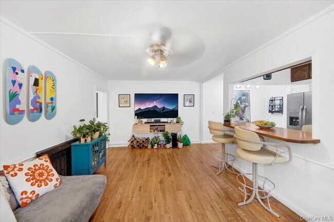 Building Photo - 2630 Kingsbridge Terrace