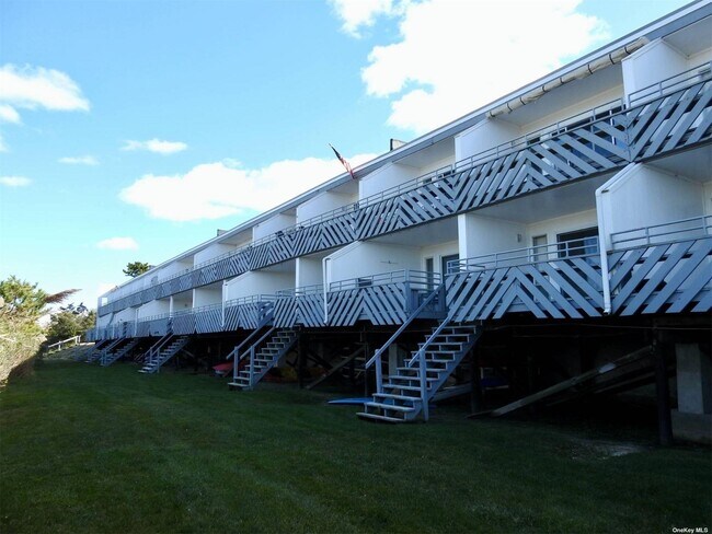 Building Photo - 274 Dune Rd