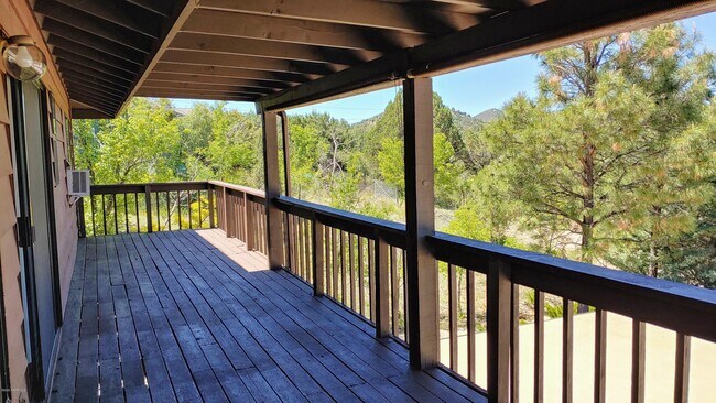 Building Photo - 1015 Fair St