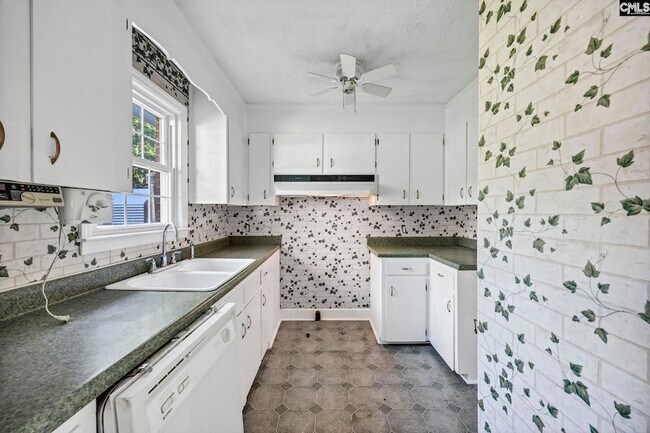 Building Photo - 1709 Woodfield Dr