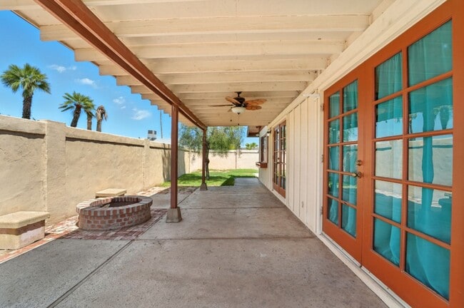 Building Photo - Inviting 3-bedroom, 2-bathroom home in the...
