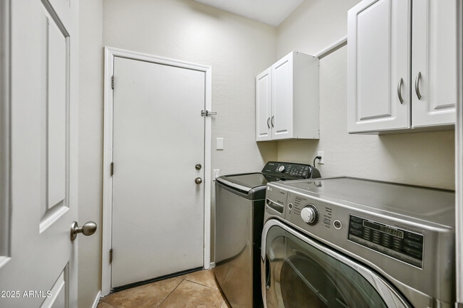 Building Photo - 7303 S 54th Dr