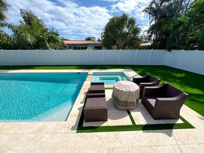 Building Photo - 2216 NW 4th Ave