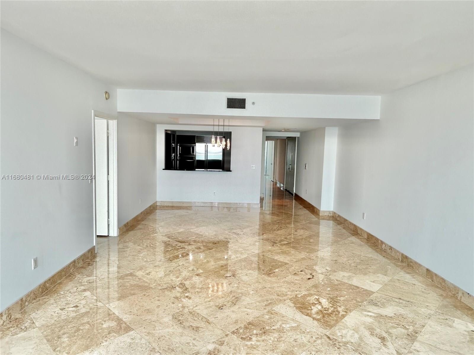 Building Photo - 1331 Brickell Bay Dr