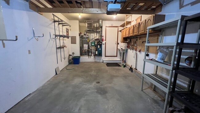 Building Photo - Lovely 2 Bedroom Townhouse Condo W/Garage - Corner Lot - Call Today!