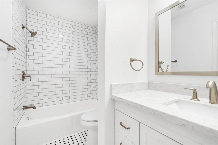 Building Photo - 2610 Whitney St