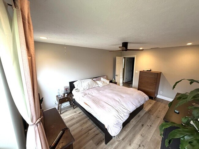 Building Photo - 4492 Brook Dr