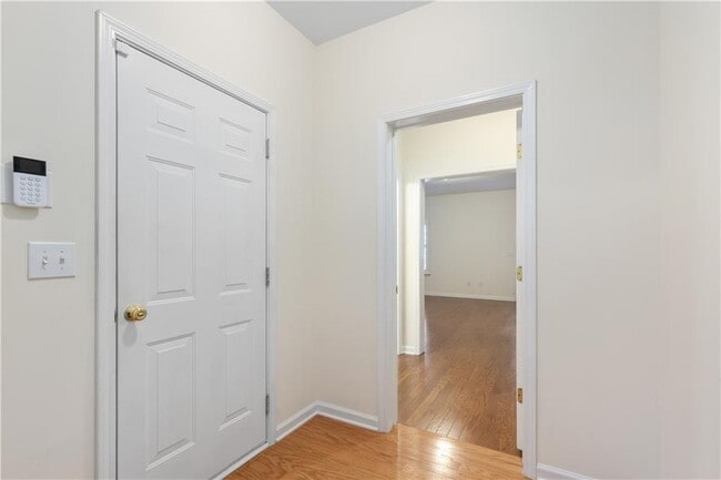 Building Photo - 1886 Greystone Oaks Way