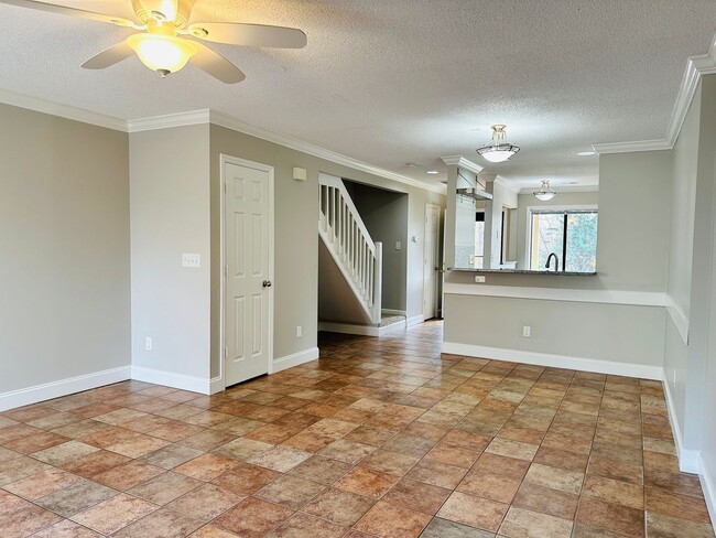 Building Photo - Two Bedroom Townhome located on Golf Course