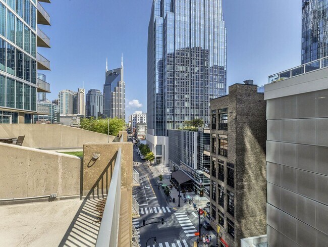Building Photo - Stunning condo in the heart of SoBro at the Encore! Beautiful 1 bed, 1 bath on the amenity floor ...