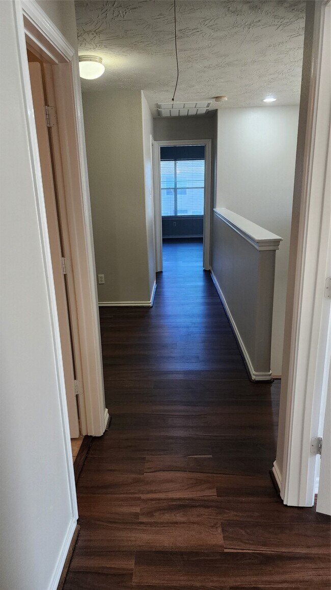 Building Photo - 11428 Hackmatack Way