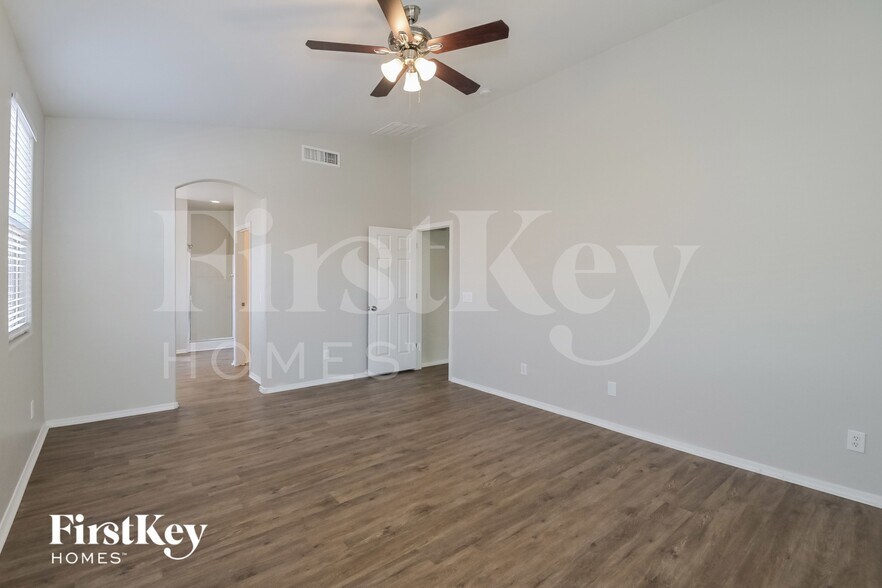 Building Photo - 5502 W Red Rock Ridge St