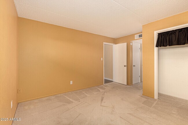 Building Photo - 7141 N 16th St