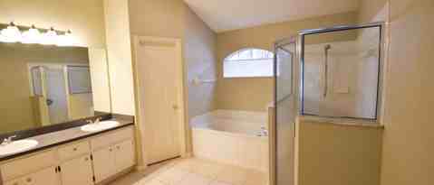 Building Photo - 2216 Kenwick Dr