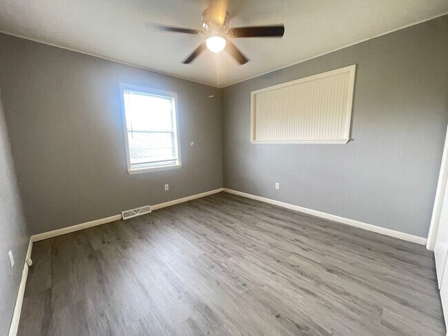 Building Photo - 4551 West Third Street