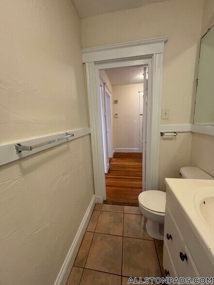 Building Photo - 5-11 Barrows St