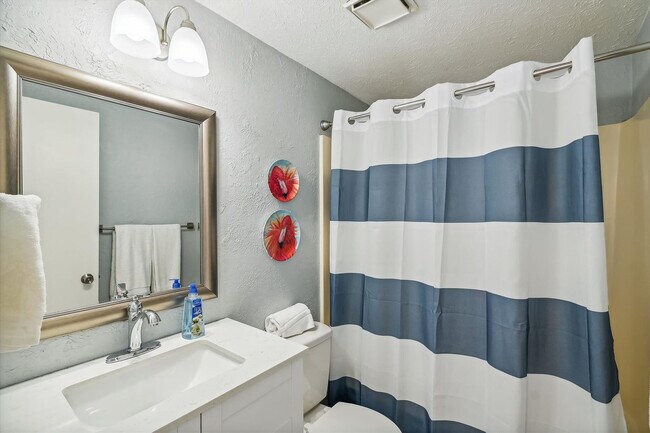 Building Photo - 5710 Sunset Ave