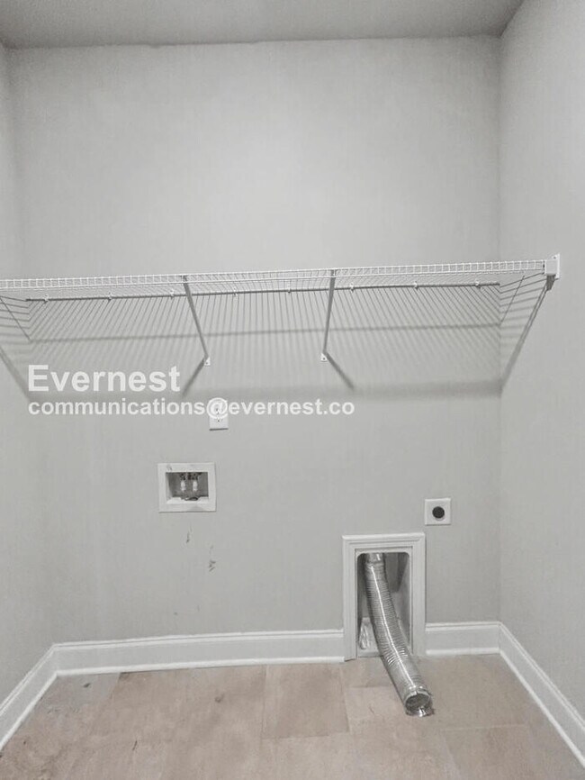 Building Photo - Limited Time Special Offer / 3 Bed/3 Bath Home with Garage / Pet-Friendly / Vouchers Accepted / A...