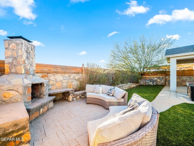 Building Photo - 5916 Hidden Acres Dr