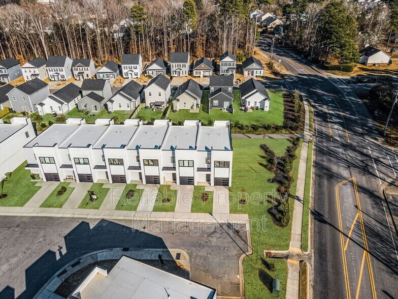 Building Photo - 4 S Laird Dr
