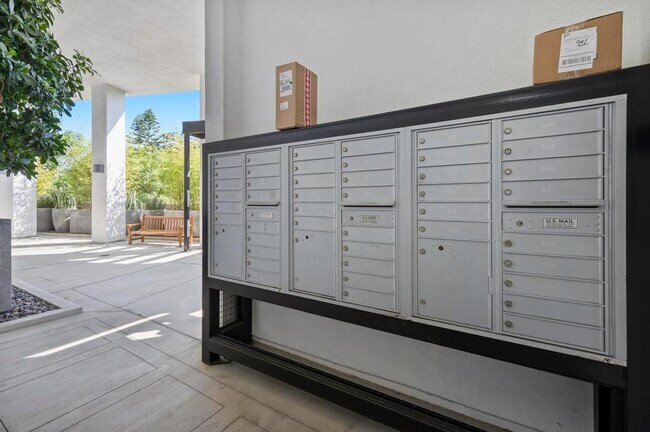 Building Photo - 4111 W Sunset Blvd