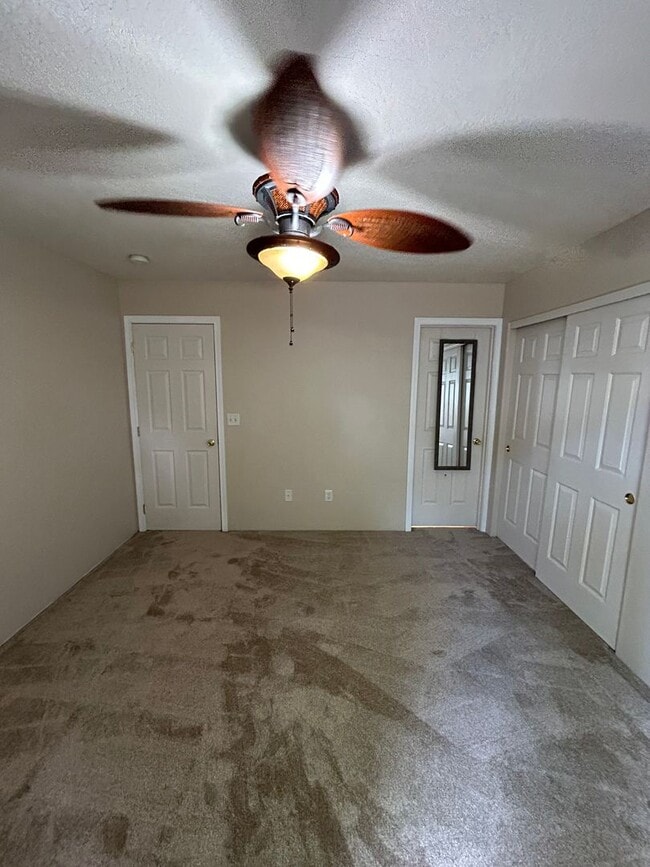 Building Photo - Coming Soon!!Three Bedroom for lease in Me...