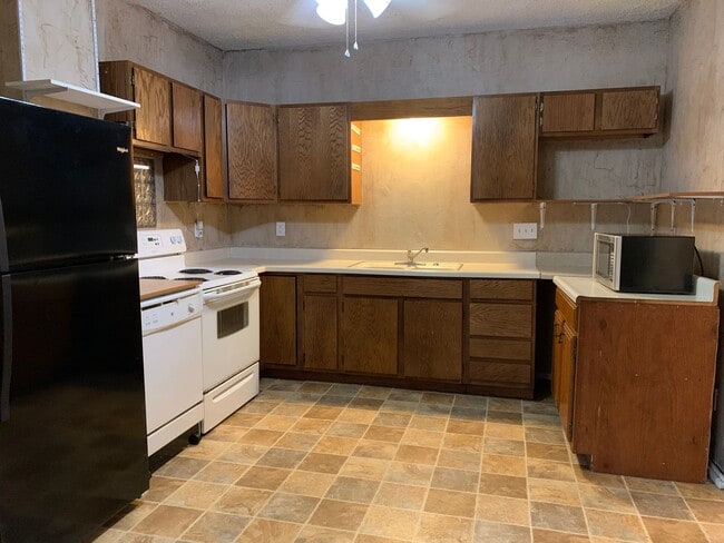 Building Photo - 3 bedroom, one bathroom home located in Jo...
