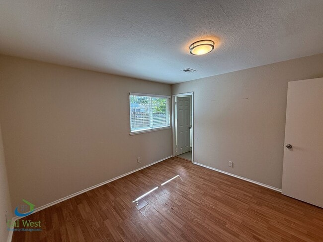 Building Photo - $2995.00 Spacious 3 Bed / 2 Bath Cottage i...