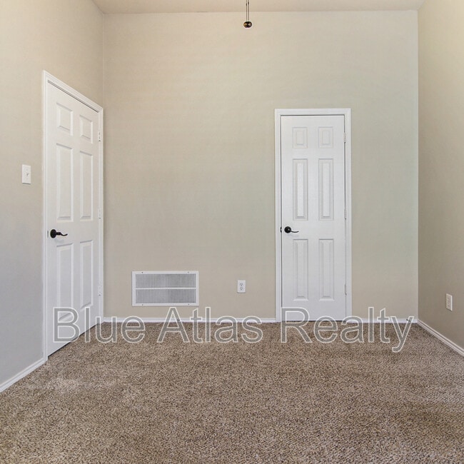 Building Photo - 542 Hickory Ln