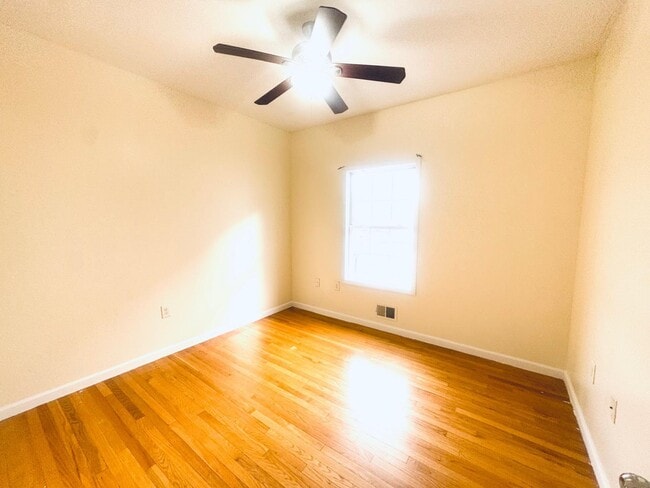 Building Photo - 30 Whitman Ave