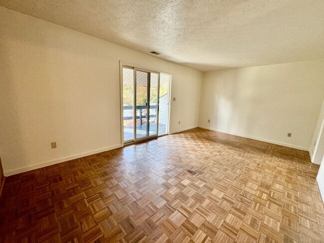 Building Photo - 3 bed/2.5 bath Townhouse near Med Center a...